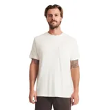 Remera blanca de manga corta con bolsillo en el pecho.