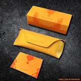 Armazón para lentes de receta con forma de ojo de gato, color arena. Fabricado en acetato con núcleo de metal plateado en las patillas y patillas antideslizantes.