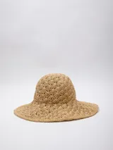 Gorro de paja tejido con ala ancha.