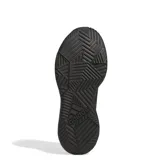 Championes Adidas Game Chaser de entrenamiento, color negro con detalles en dorado. Presentan un diseño con las tres bandas características de la marca en los laterales, entresuela con tecnología LightMotion para mayor amortiguación y cierre con cordones.