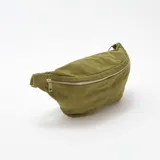 Riñonera verde oliva de pana con correa ajustable y cierre plateado.