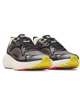 Championes Under Armour modelo Aura Ripstop, con parte superior tridimensional de material ripstop ultrarresistente. Cuenta con amortiguación reactiva UA HOVR para retorno de energía y suela de goma con ranuras de flexión para mayor tracción.