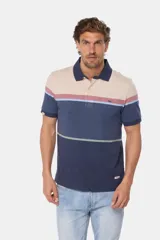 Remera polo de manga corta con diseño de franjas horizontales en tonos azul, gris, verde y detalles en rosado. Cuenta con cuello clásico y cierre frontal de botones.