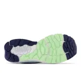 Championes de running New Balance Fresh Foam X 880v13, color azul marino con detalles en celeste y verde agua. Confeccionados con entresuela Fresh Foam X y suela de goma NDurance.