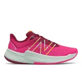 Championes New Balance para dama modelo WFCPZLP2, color fucsia con detalles en bordó, naranja y gris.