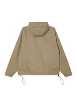 Campera rompevientos Obey de color tostado, con capucha ajustable, cierre frontal completo y bolsillos laterales con cierre. Presenta logo estampado en el pecho y cordones ajustables en el ruedo.