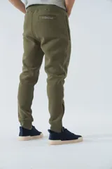 Pantalón de felpa gris para hombre con logo estampado y en goma, bolsillos con cierre, cierres en los tobillos, cintura ajustable y puños.