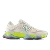 Championes New Balance modelo 9060, color crema con detalles en verde flúor, celeste y bordó. Confeccionados en malla y gamuza.
