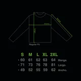 Remera manga larga de algodón color negro, con diseño gráfico abstracto en tono gris en la parte inferior frontal y tipografía cursiva en la manga. Presenta cuello redondo reforzado y grifa de la marca en el puño.
