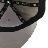 Gorro New Era 59Fifty del equipo de baloncesto Chicago Bulls, con visera plana color azul y logo del equipo bordado en el frente.