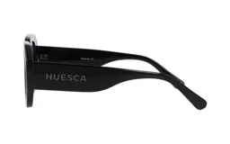 Lentes de sol con montura geométrica negra y cristales grises.