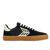 Championes Cariuma modelo Catiba Pro 2.0, color negro con detalles en blanco y suela de goma color caramelo. Diseño de perfil bajo con refuerzos en gamuza y lona, ideal para skate.