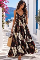 Vestido largo blanco con tirantes finos, escote en V con detalles de encaje y estampado barroco en tonos azules, amarillos y verdes.