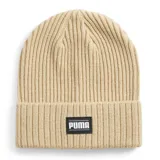 Gorro tipo beanie de punto acanalado en color negro, con vuelta en el borde y parche rectangular con el logo de Puma en la parte frontal.