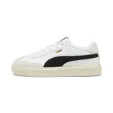Championes Puma Lajla T-toe para mujer, color blanco con detalles en negro.