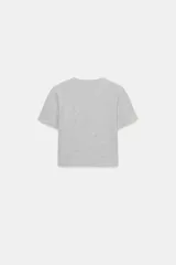 Camiseta cropped color amarillo, de corte slim fit, cuello redondo y manga corta.