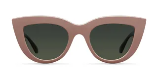 Lentes de sol cateye con armazón marrón y lentes verdes polarizadas.