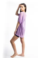 Remerón de tul con estampado tie-dye en tonos fucsia, violeta y negro.