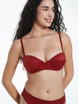 Soutien negro con copa y breteles finos regulables.