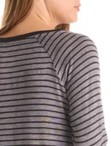 Camisón de manga larga con diseño a rayas horizontales grises y negras. Presenta escote redondo y puños elásticos en color negro sólido.