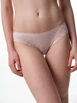 Bombacha tipo bikini de tiro medio confeccionada en microfibra con diseño jacquard. Presenta bordes cortados a láser para un ajuste invisible y cómodo. Cuenta con refuerzo interior de algodón.