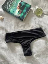 Culotte less tiro alto color negro, completamente forrado.