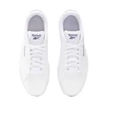 Championes Reebok Court Clean de hombre, color blanco con detalles en azul marino y suela de goma color caramelo.