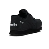 Championes casuales Diadora modelo N.92 L, color negro, con detalles en blanco en la lengüeta y el talón.