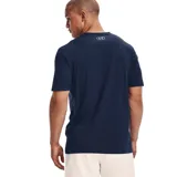 Remera Under Armour de hombre, color negro, de corte clásico y mangas cortas. Presenta el logo de la marca estampado en el pecho.