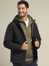 Campera negra con capucha, cierre frontal y bolsillos laterales con botón a presión.