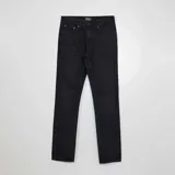 Pantalón de jean negro de corte recto, con bolsillos delanteros y traseros.