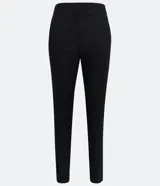 Pantalón de vestir rojo con corte cigarette, bolsillos delanteros y aberturas laterales en el ruedo.