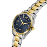 Reloj analógico Guess Easton con caja de 40mm y malla de acero inoxidable bicolor en tonos plateado y dorado. Presenta una esfera azul con acabado sunray, índices y números dorados, y movimiento de cuarzo.