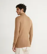 Buzo de corte slim con cuello alto y mangas largas, confeccionado en tejido de punto liso.