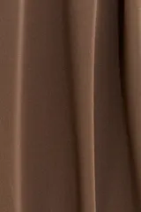 Pantalón de punto elástico color marrón, con cintura elástica fruncida y diseño de piernas globo con elástico fino en los bajos.