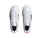 Championes Adidas Grand Court Alpha de hombre, color blanco con detalles en negro y rojo. Confeccionados con materiales reciclados. Inspirados en el tenis.