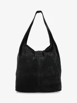 Cartera tipo hobo de diseño amplio y estructura flexible, confeccionada en gamuza color marrón con acabado desgastado. Cuenta con un asa única para llevar al hombro y un cierre frontal con detalle de hebilla metálica decorativa.