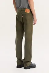 Pantalón de jean color verde oliva, corte recto y tiro medio. Confeccionado en tejido twill sin elasticidad. Modelo 505 Regular Fit.