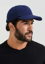 Gorra clásica color gris oscuro, con visera curva y diseño liso de seis paneles.