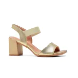Sandalia de taco alto Usaflex modelo Darlene, confeccionada en cuero color plateado, con tira frontal ancha y tira elástica en el empeine para mayor sujeción.