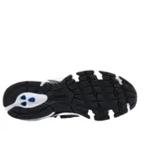 Championes New Balance modelo 740, de diseño técnico y deportivo en color gris plateado. Presentan una estructura de malla transpirable con superposiciones sintéticas metalizadas, el logo N característico en los laterales y entresuela con tecnología ABZORB para mayor amortiguación.