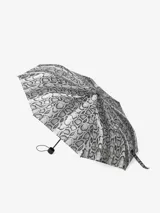 Paraguas compacto plegable con estampado de serpiente, estructura de ocho varillas, mástil telescópico de aluminio y cubierta de poliéster impermeable. Incluye bolsa de transporte a juego.