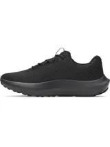 Championes de running Under Armour modelo Charged Surge 4, color negro. Presentan una parte superior de malla transpirable con superposiciones sintéticas para mayor soporte, entresuela con tecnología Charged Cushioning para una amortiguación reactiva y suela de goma resistente.