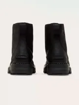 Bota de caña media Sorel, confeccionada en cuero negro con costuras selladas impermeables. Presenta cierre con cordones, ojales metálicos, suela de caucho EVERTREAD™ con diseño dentado y logo de la marca grabado en el lateral.