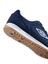Championes Umbro modelo Omni, de estilo urbano y deportivo, color azul marino con detalles en blanco y suela de goma color caramelo.