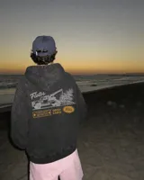 Hoodie de corte regular en color gris melange, con capucha, mangas largas y bolsillos tipo canguro. Presenta un estampado gráfico en la espalda con la inscripción 'Fletes' y una ilustración de una grúa transportando una planta.