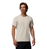 Remera de senderismo Columbia Titanium Diamond Peak, color gris claro, de manga corta, con tecnología de enfriamiento Omni-Freeze y protección solar. Presenta detalle reflectante y logo estampado en la espalda.