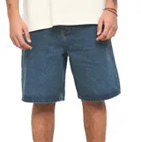 Bermuda de denim azul Quiksilver modelo Fast, de corte holgado y diseño clásico de cinco bolsillos.