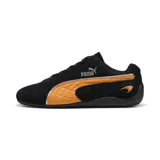 Championes Puma modelo Speedcat en colaboración con McLaren, color negro con detalles en naranja papaya. Diseño de perfil bajo inspirado en el automovilismo, confeccionado en gamuza con el logo de Puma y el emblema de McLaren en el lateral.