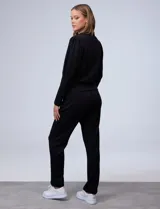 Buzo gris claro de jersey, marca Nanette, con cuello redondo y mangas largas abullonadas con detalle de pinzas en los hombros.